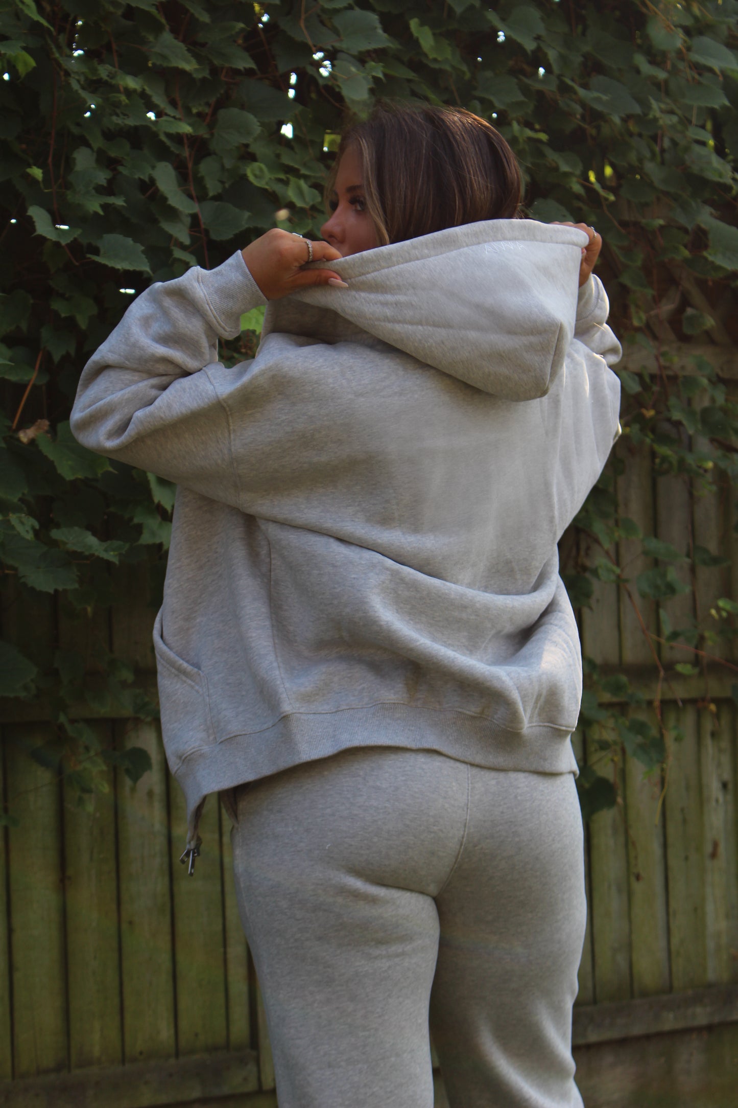 NEST ZIP HOODIE