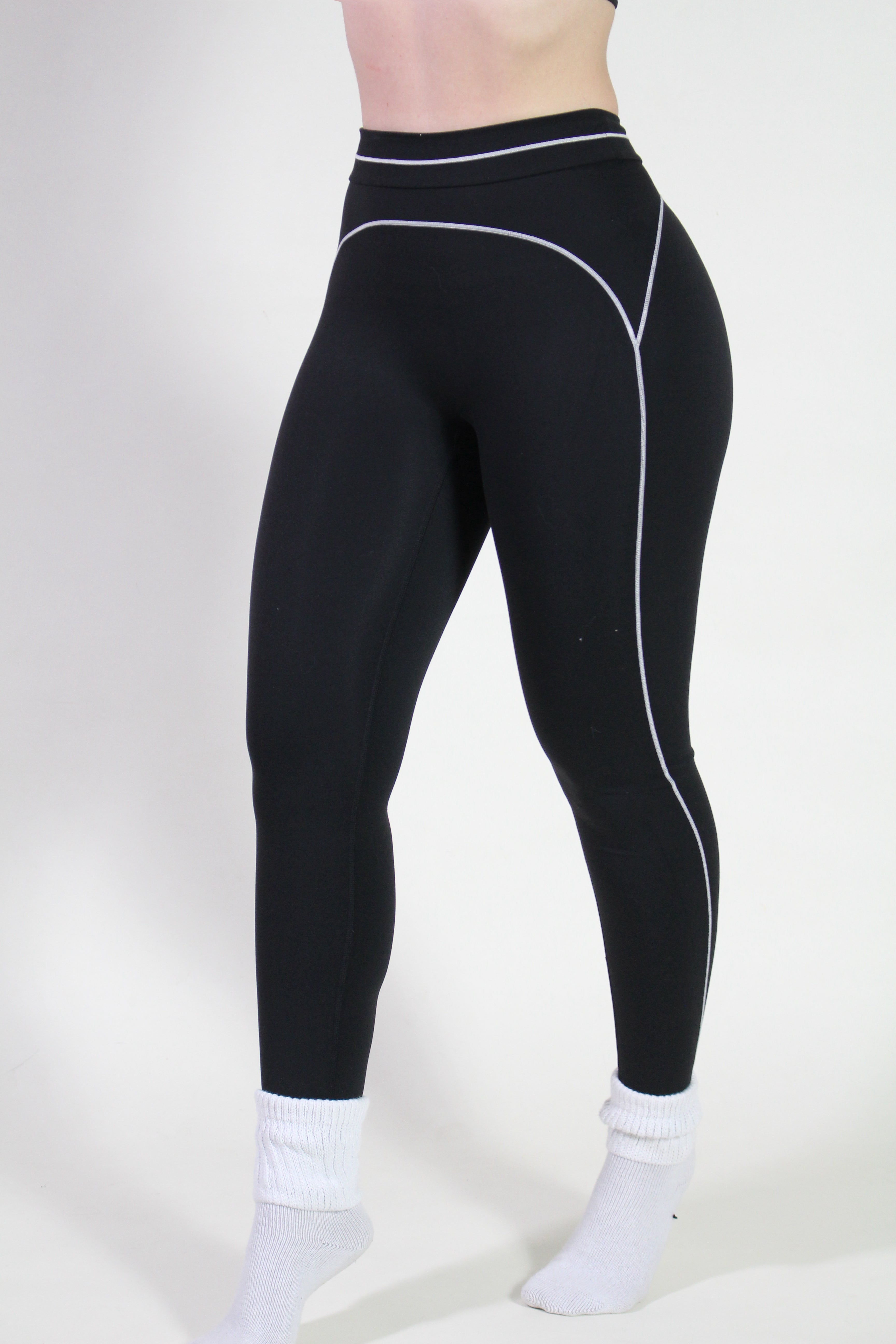 Close-up front view of Onyx sports leggings highlighting curved scoop neckline and tonal sculpting seams for comfort and support during workouts.