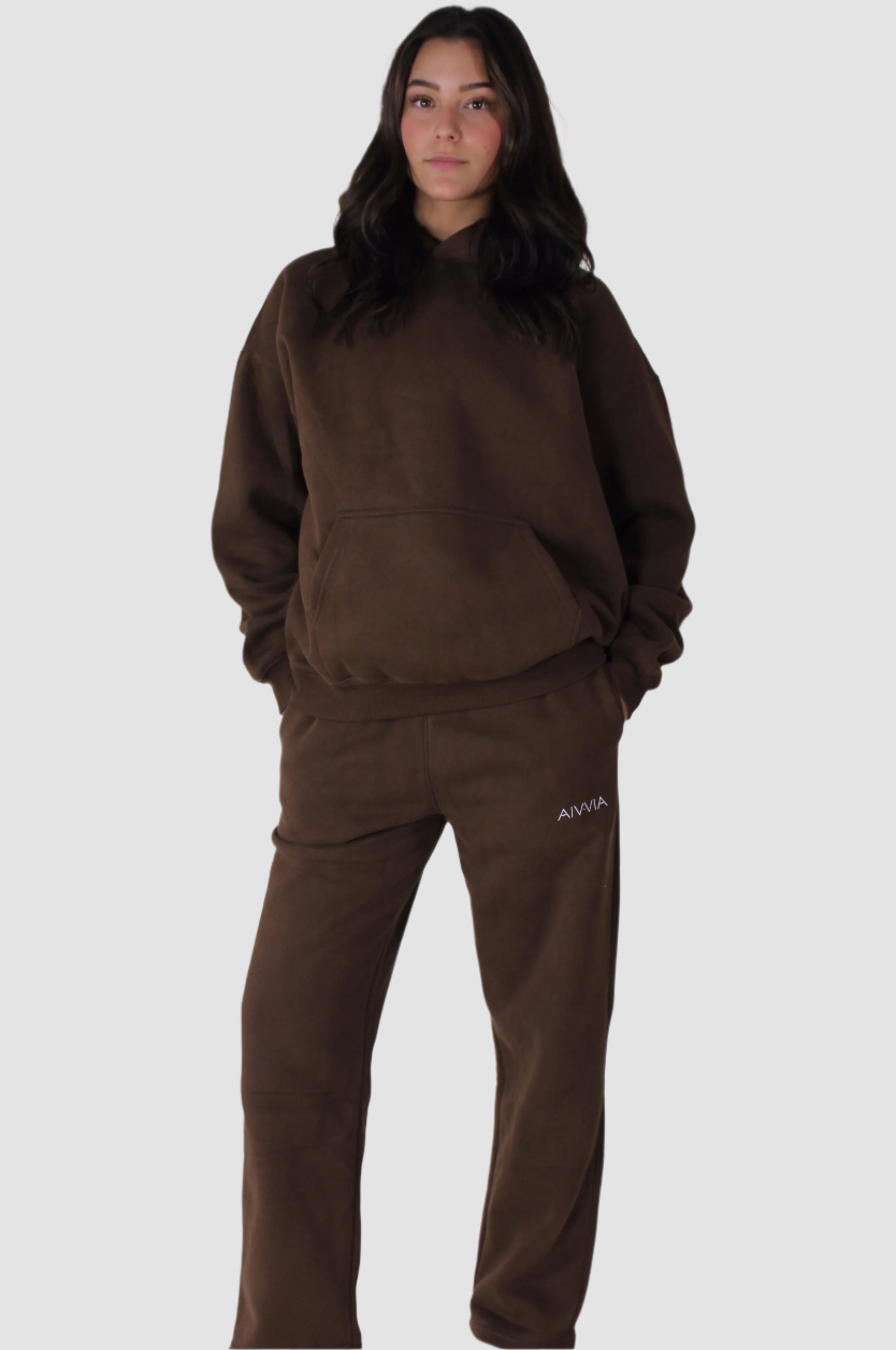Brown Aivvia Athletics women’s sweatpants, soft fleece joggers for gym, yoga, and casual streetwear.