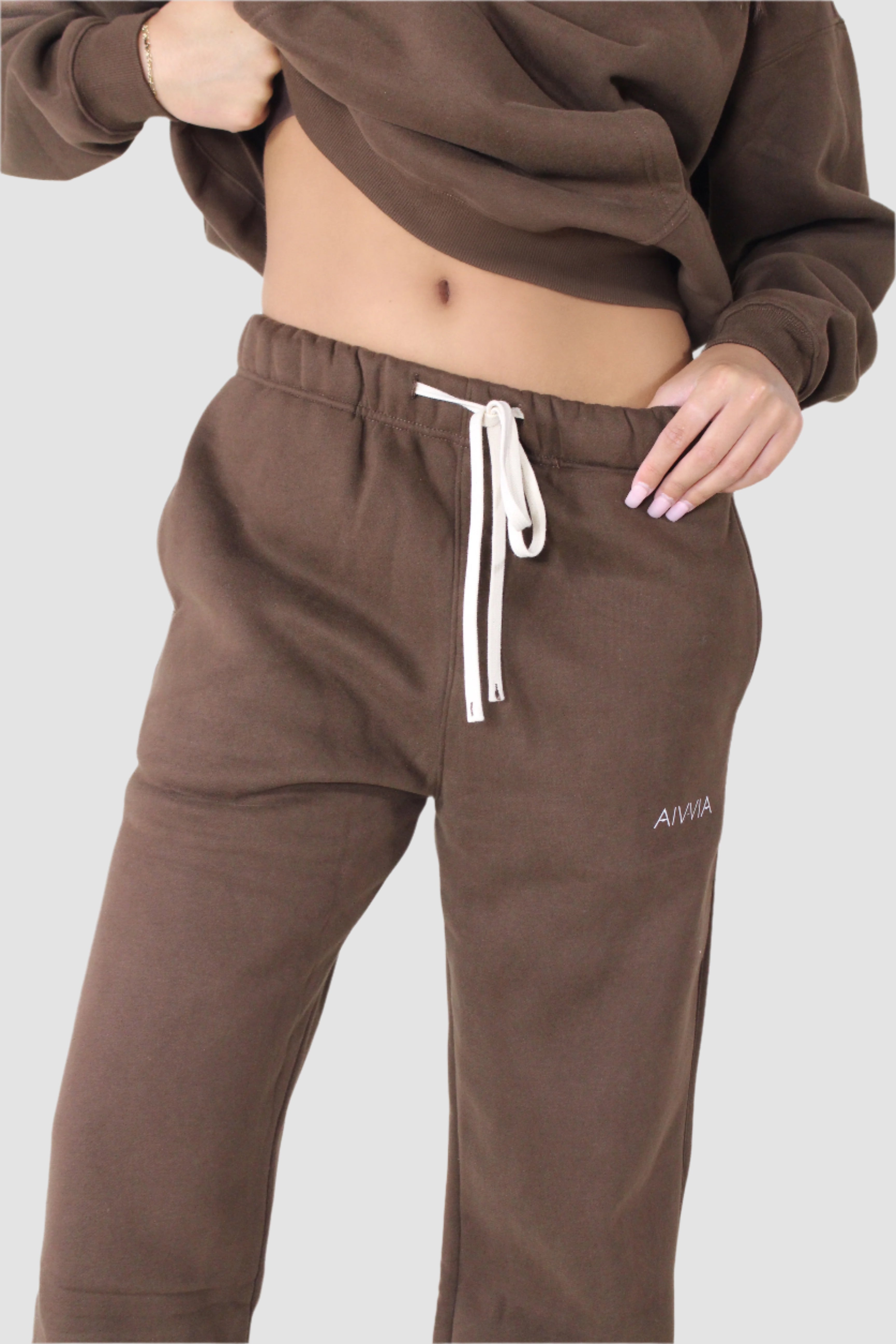Close-up view of brown Aivvia Athletics sweatpants, tapered women’s joggers for performance and comfort.