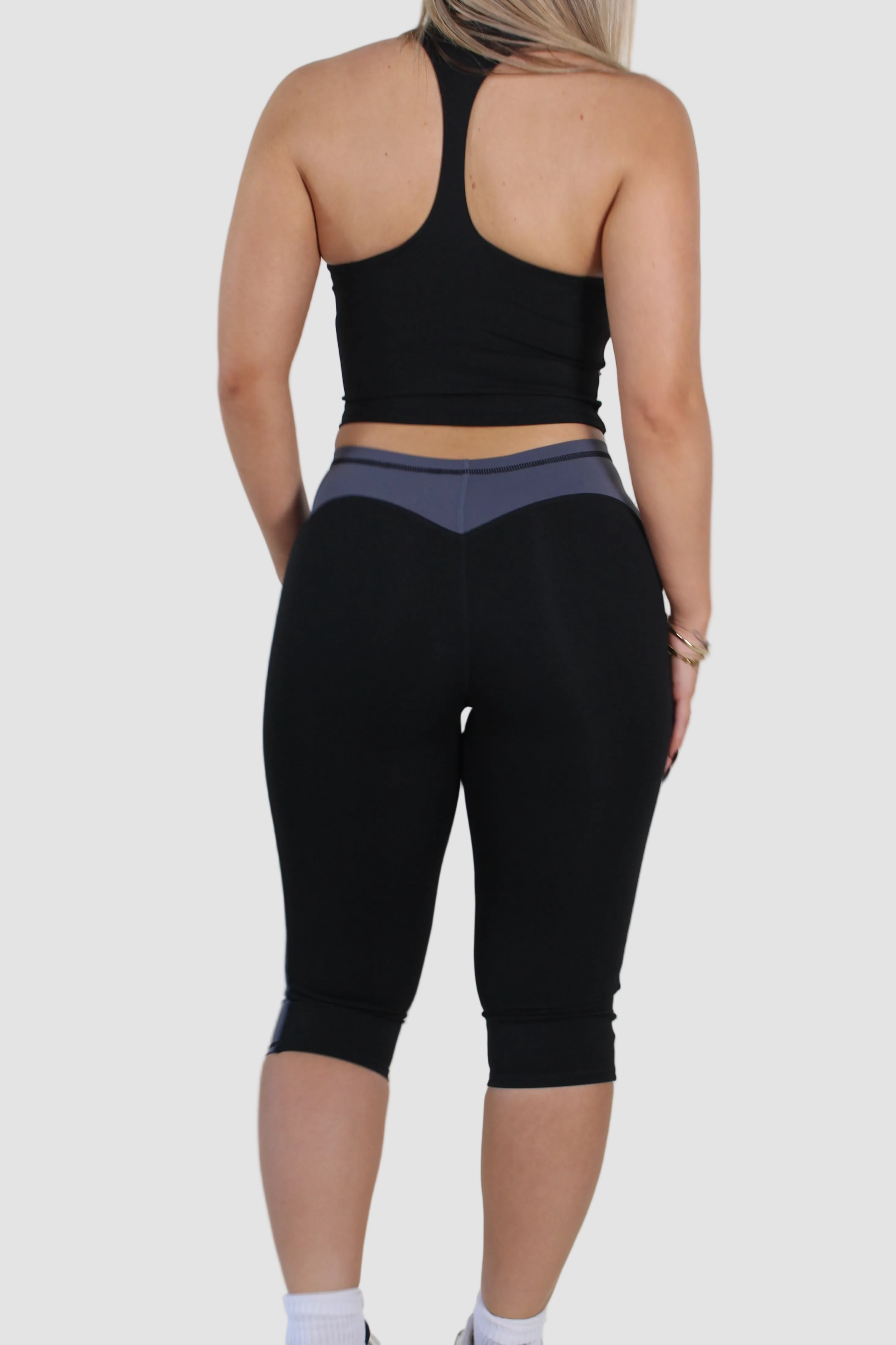 AIVVIA Athletics RIVIERA Capris, high waisted capri leggings with side stripe
