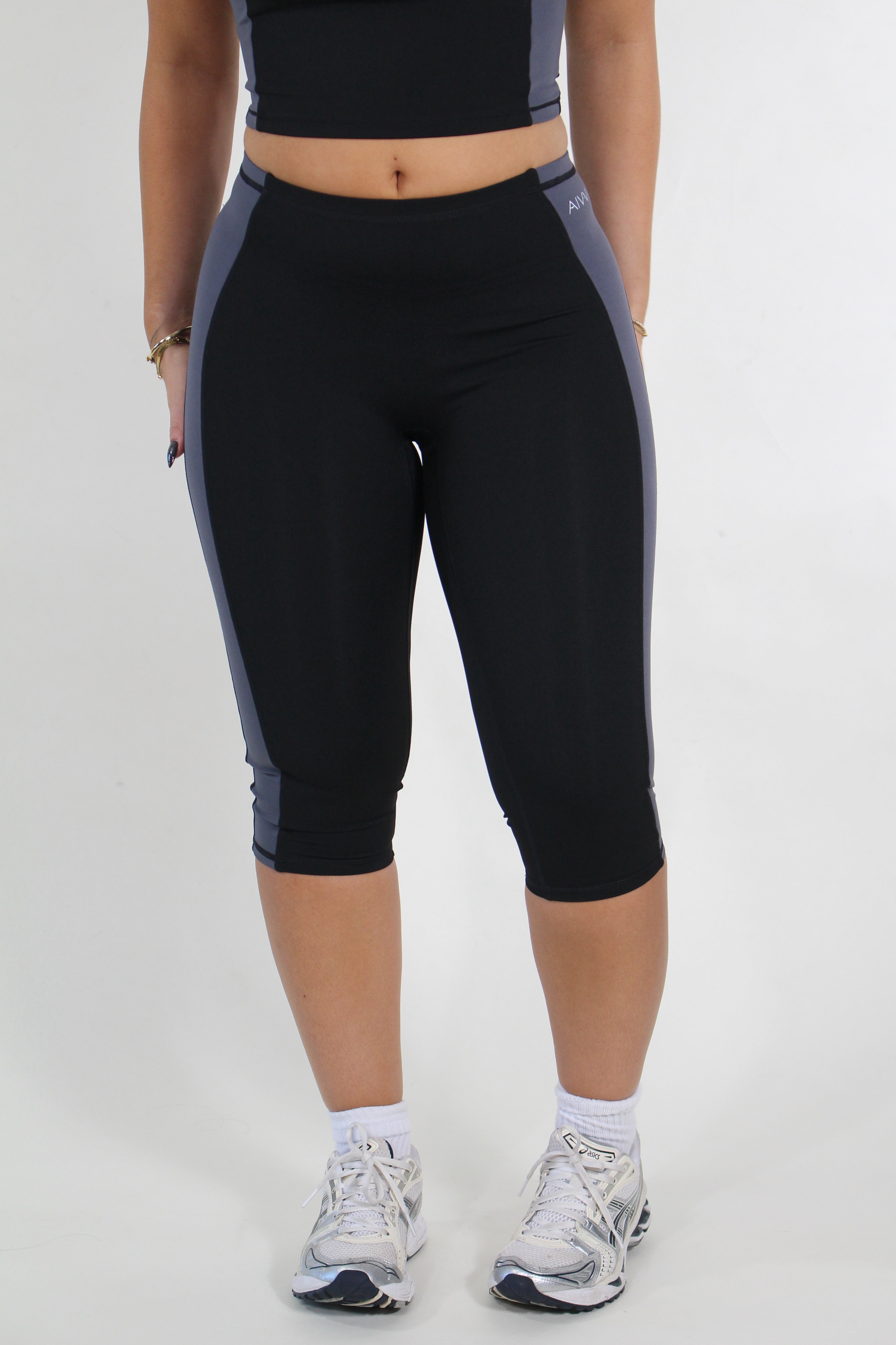 AIVVIA Athletics RIVIERA Capris, high waisted capri leggings with side stripe