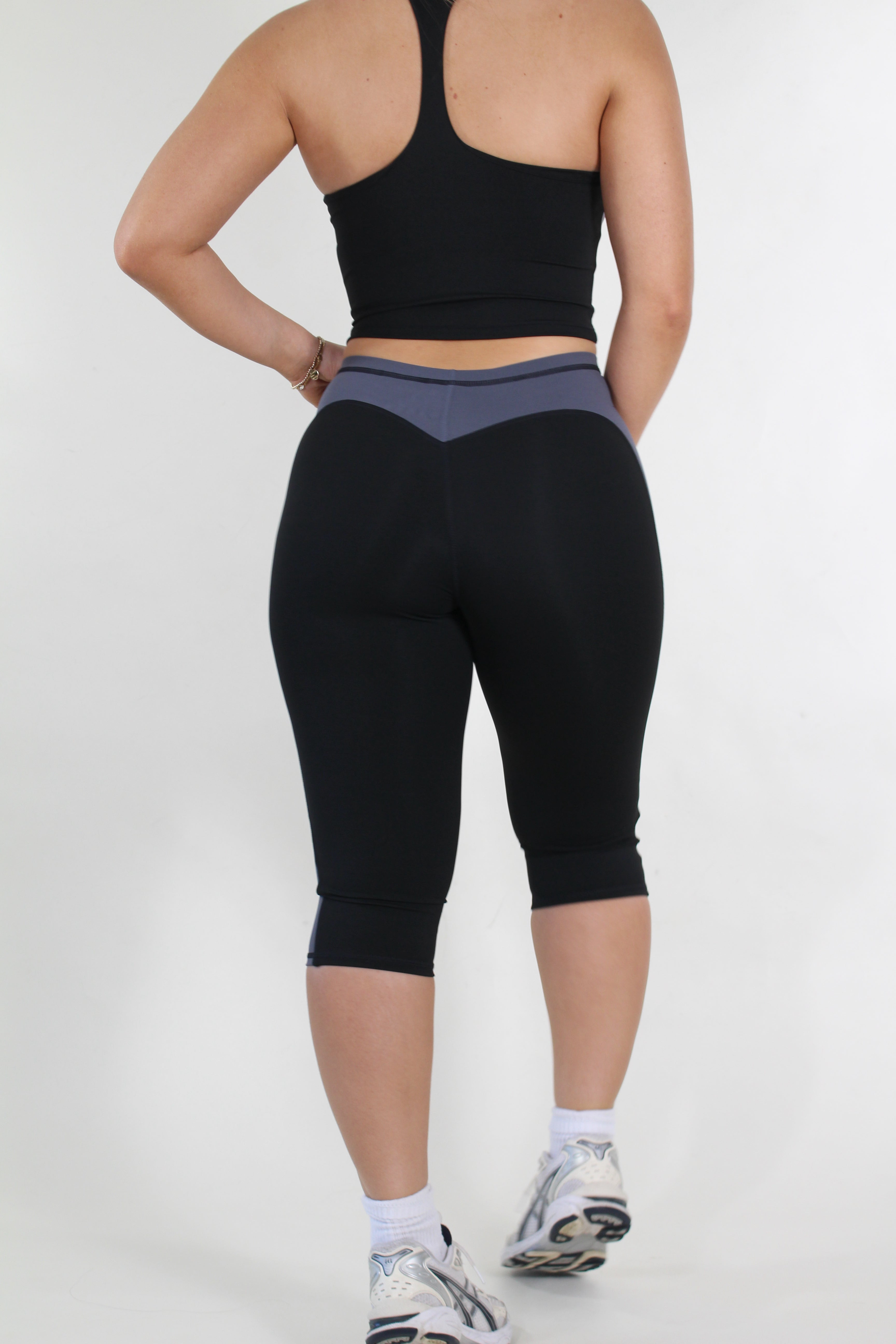 AIVVIA Athletics RIVIERA Capris, high waisted capri leggings with side stripe